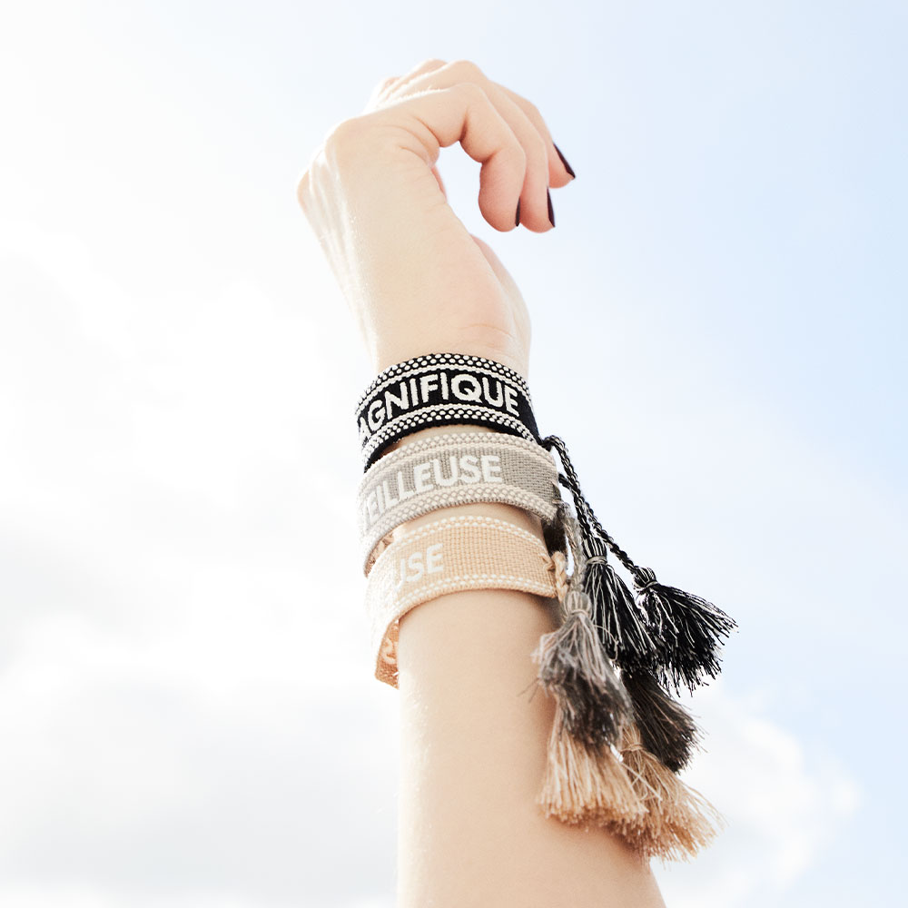 From 60€ of purchase, the embroidered bracelet of your choice is free!