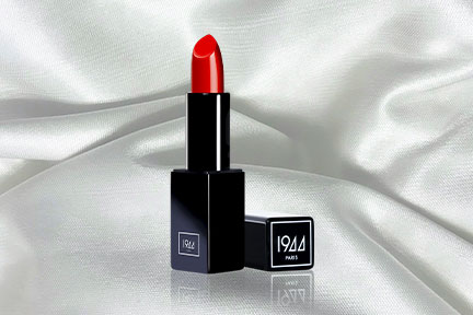 A semi-matte lipstick of your choice free from 120€ purchase