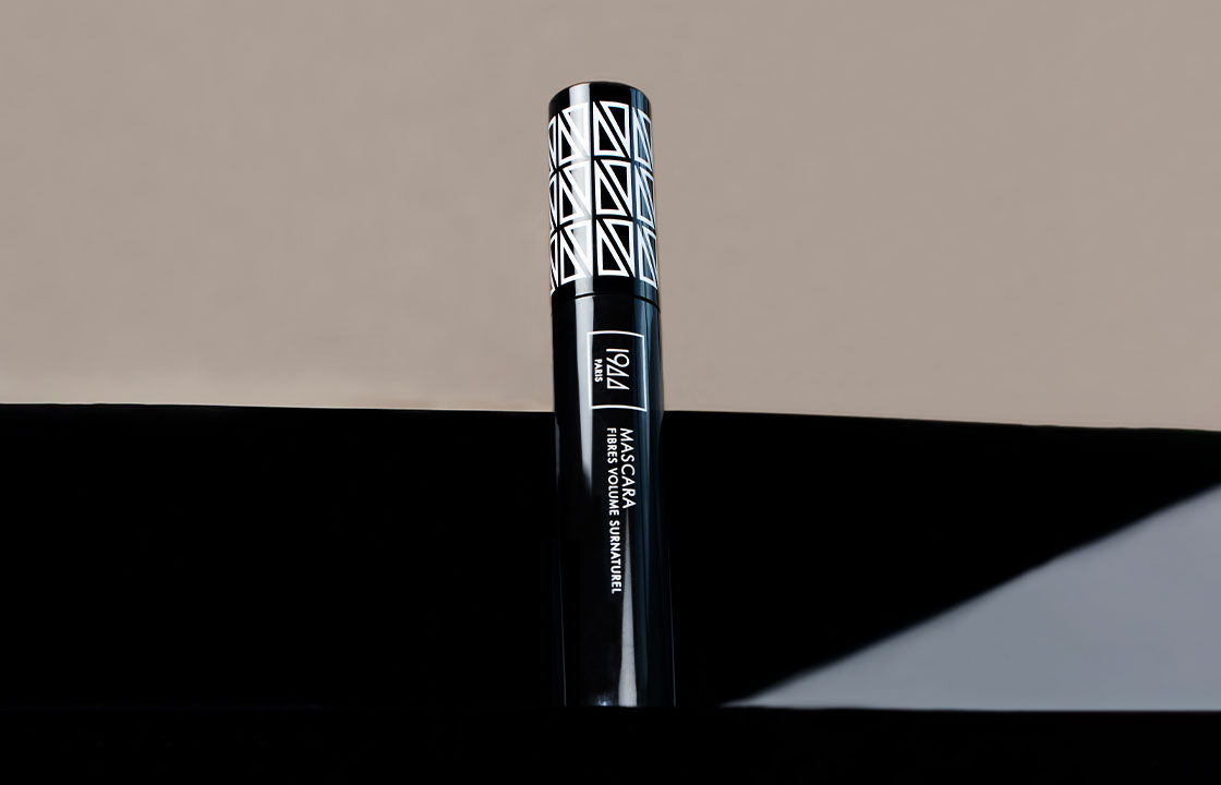 Des Cils de Stars avec le Mascara Fibres Volume Surnaturel