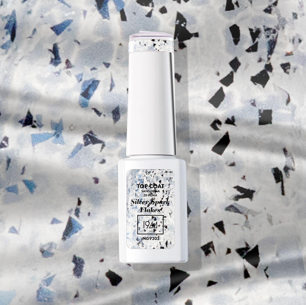 Pour une touche féerique, notre top coat argenté sublime chaque manucure d’un éclat scintillant.