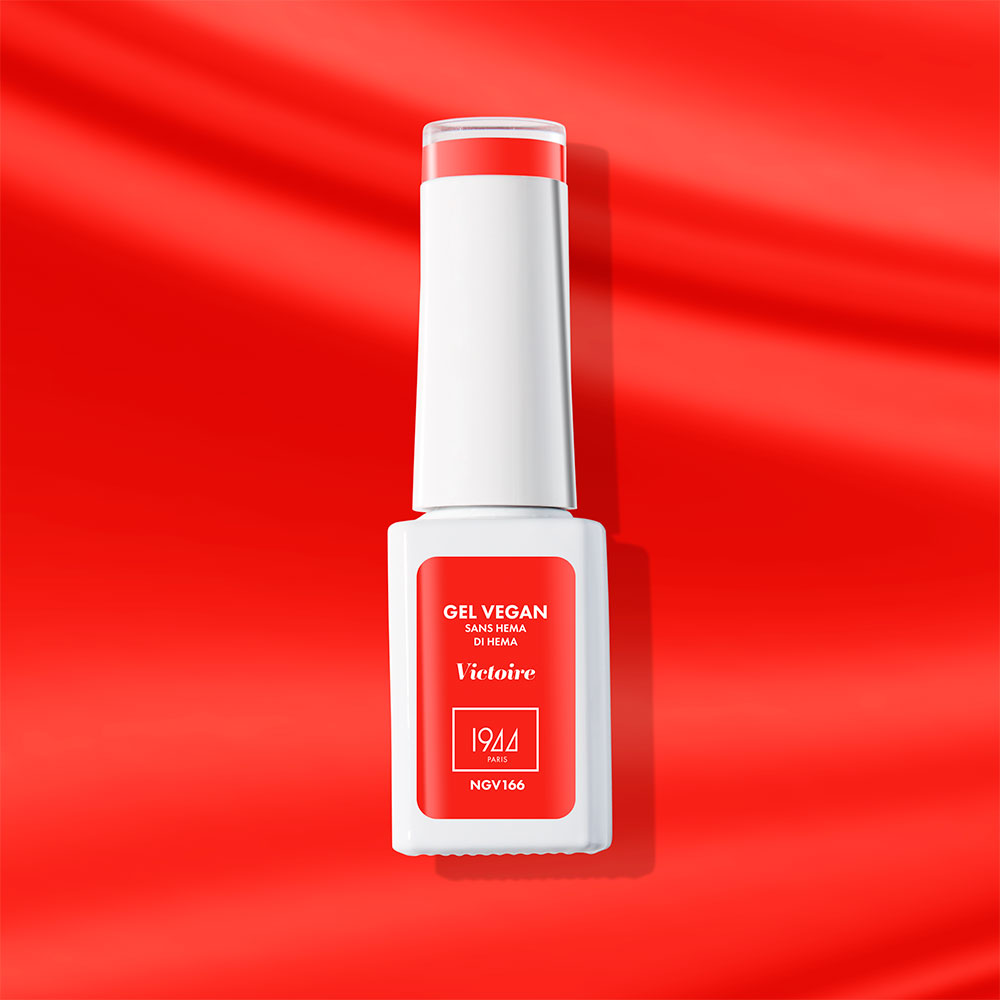 Le Gel Vegan Victoire, un rouge cuivré, apportant une touche de chaleur et de sophistication audacieuse.